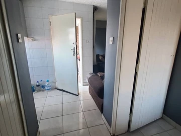 2 Bedroom Flat & Apartment