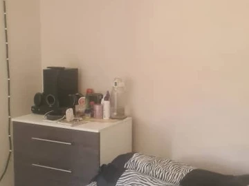 2 Bedroom Flat & Apartment