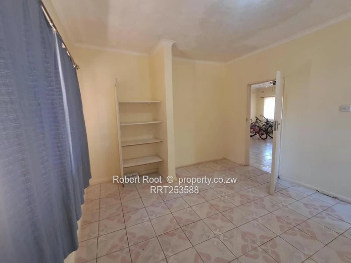 Sunny 2-Bed Cottage in Kambanji, Borehole & Tiled Floors