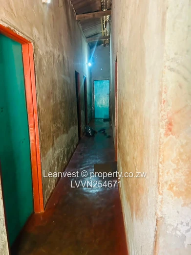 Spacious 6-Bed Home in Chitungwiza with Borehole