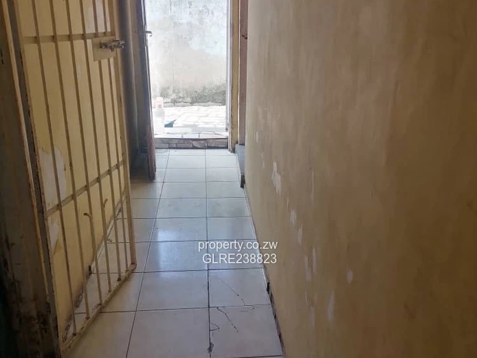 7 Roomed House To Let Western Triangle