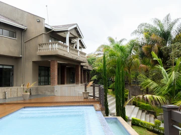6 Bedroom House