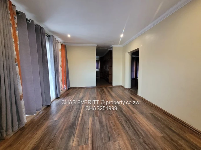 Umwinsidale 8 bed House for sale