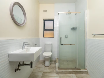 3 Bedroom Flat & Apartment