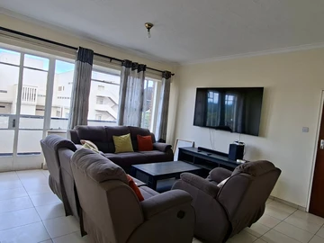 2 Bedroom Flat & Apartment