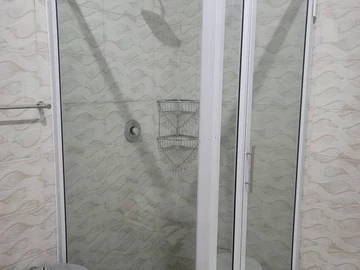 2 Bedroom Flat & Apartment