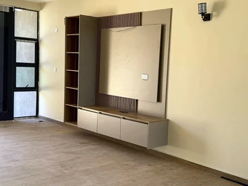 4 Bedroom Flat & Apartment