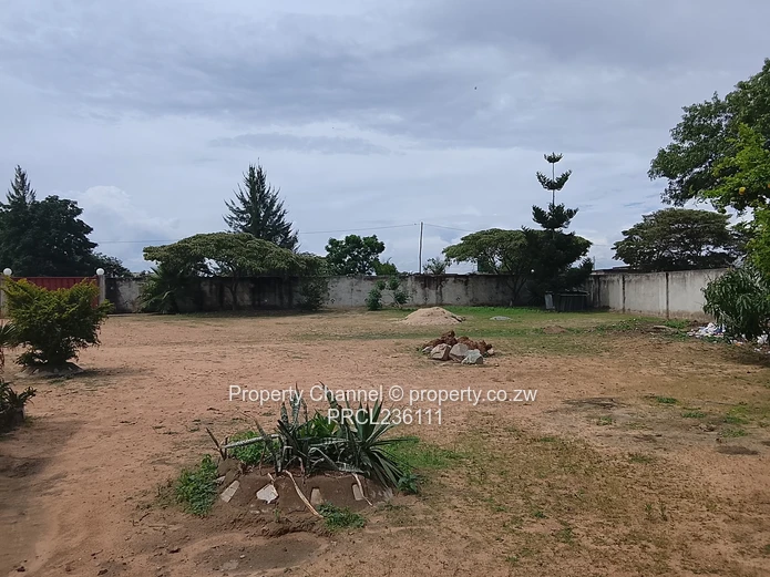 Spacious 3-Bed Home with Borehole & Large Yard in Southlea Park