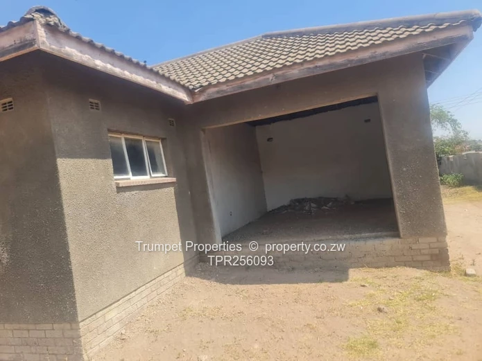 Spacious 5-Bed Double-Storey Home in Old Windsor Ruwa, Title deeds