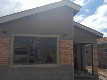 Charming 3-Bedroom Home in Emganwini with Verandah