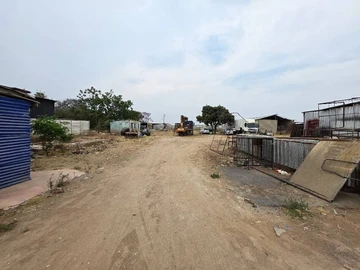 Commercial & Industrial Land