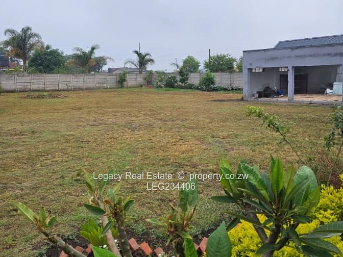 Sally Mugabe – Solid Family Home on 2000sqm for Sale