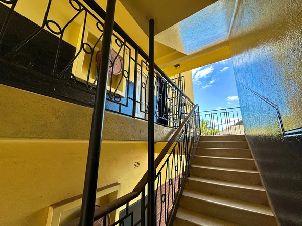 2 Bedroom Flat & Apartment