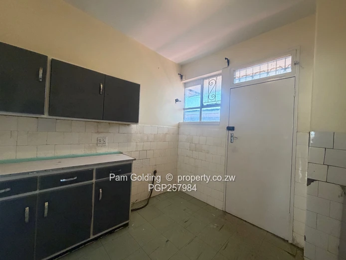 Flat for Sale – Jason Moyo and 2nd Avenue