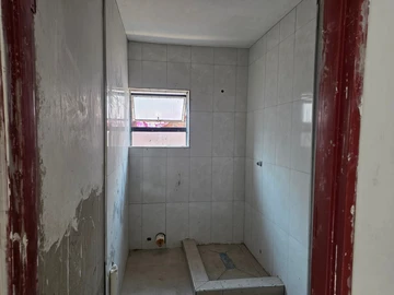 4 Bedroom Flat & Apartment
