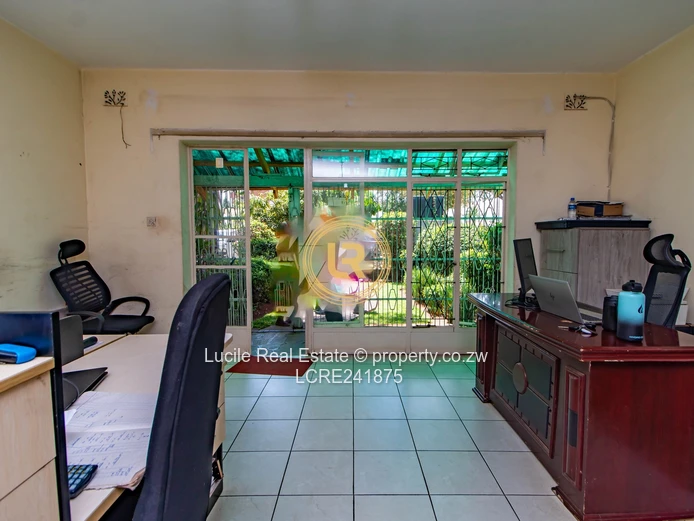 Spacious 2-Bed Apartment at Beaufort Manor, Avenues | Garage