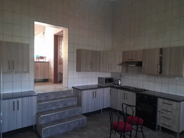 6 Bedroom House