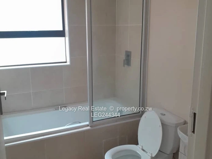 Modern 2 bedroomed Aspire Heights Flat — Fitted Kitchen & Bath