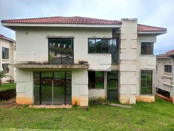 5 Bedroom Flat & Apartment