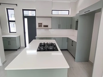 2 Bedroom Flat & Apartment