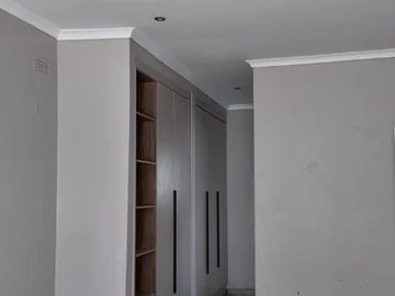 3 Bedroom Flat & Apartment