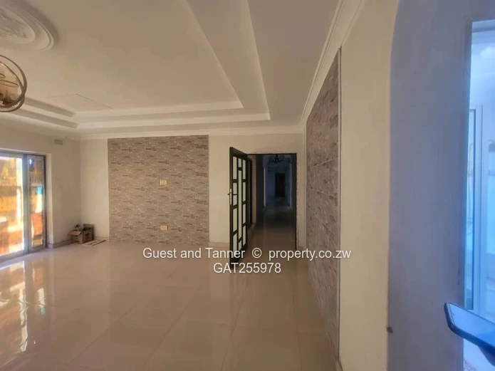 Glen Lorne | Spacious 6-Bedroom Family Home (Sole Mandate)
