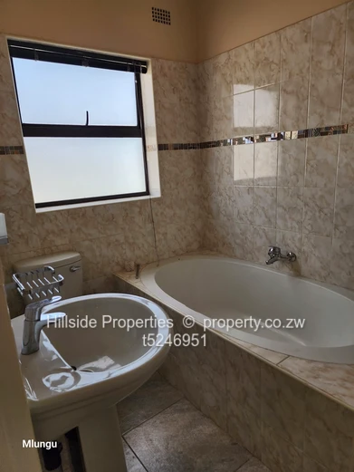Manresa 6 bed house to Let 