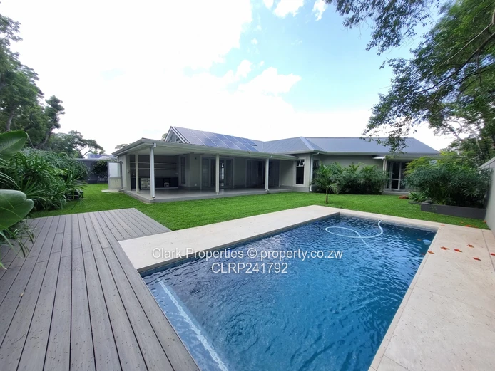 Refined Off-Grid Living in an Exclusive, Upmarket Complex!