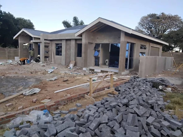 4 Bedroom Flat & Apartment