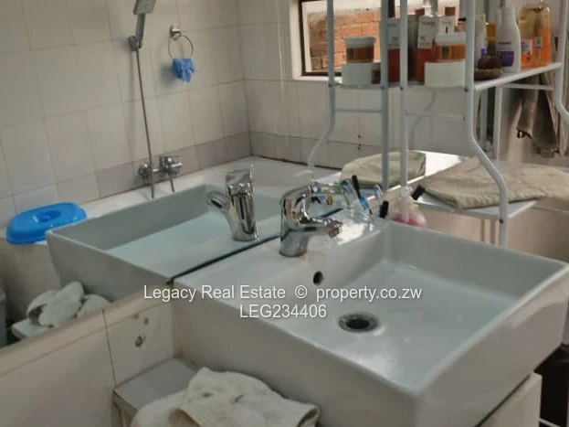 Sally Mugabe – Solid Family Home on 2000sqm for Sale