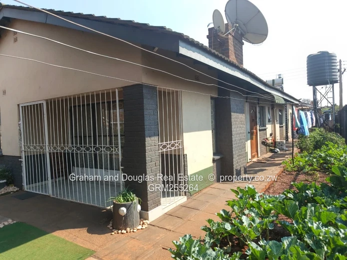 Warren Park 1 house to let