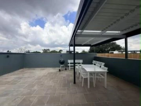 2 Bedroom Flat & Apartment