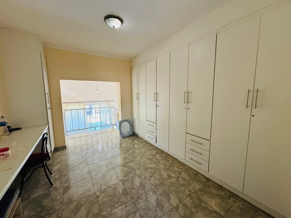 6 Bedroom House