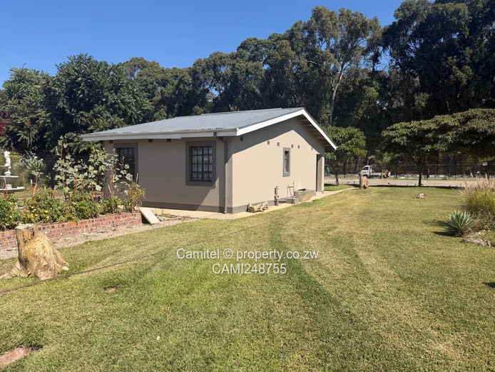 3cluster units on one property measuring 2200sqm with deed and borehole 