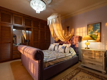 8 Bedroom House