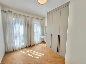 2 Bedroom Flat & Apartment