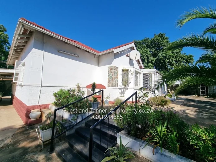 Bulawayo CBD Property - 2 Bedroom House for Sale in Parkview