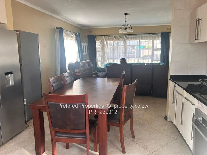 Sunlit 3-Bed Flat with Open Plan Living & Carport in Waterfalls (Sole Mandate)