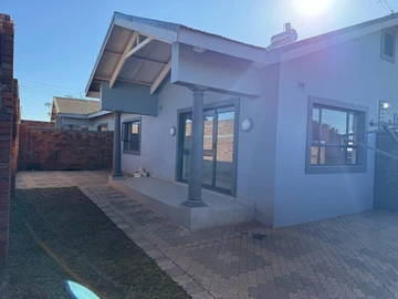 Malbereign 2 bed cluster to rent