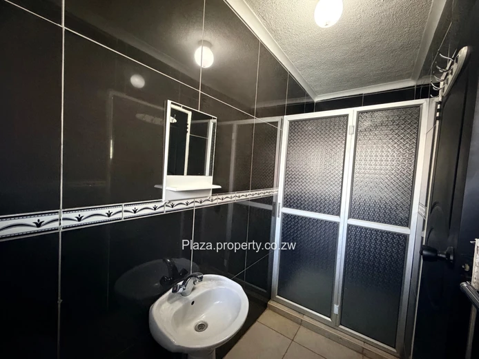 Escape to vintage luxury in the heart of Zimre Park!  (Sole Mandate)