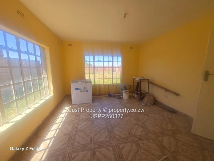  5-Bed Home in Rydale Ridge — Verandah & Tiled