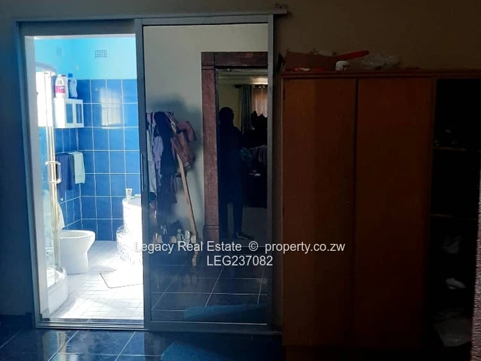 Premium Chadcombe Home With Triple Garage & Borehole