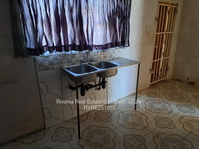 Neat 2-Bed Cottage in Whitecliff with Secure Yard