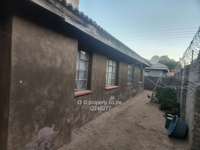 3-Bed Damofalls Home – Tiled Roof & Walled Yard (Sole Mandate)