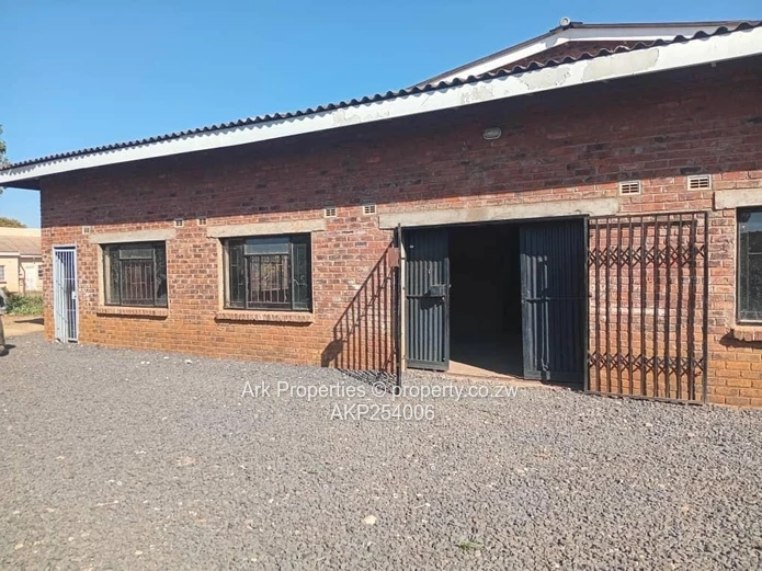 Warehouse To Let in Norton