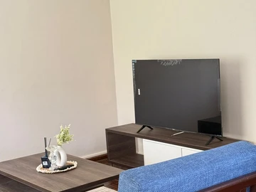 2 Bedroom Flat & Apartment