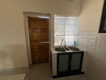 2 Bedroom Flat & Apartment
