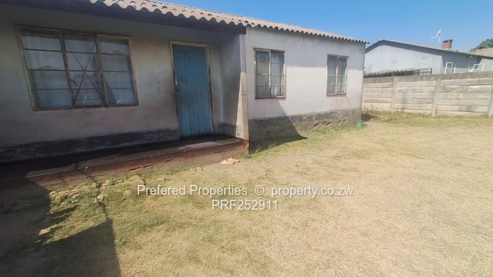 2-Bed Renovation Opportunity in Mufakose — 300m² (Sole Mandate)