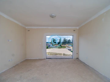 2 Bedroom Flat & Apartment