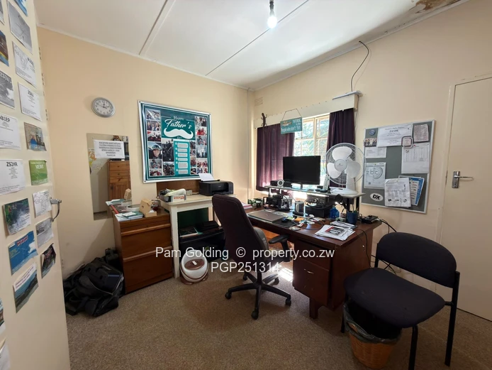 Spacious 4-Bed Hillcrest Home on 3,946 m² — Pool & Borehole